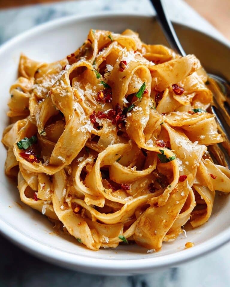 Aromatic Garlic Chili Noodles with Soy and Vinegar Recipe